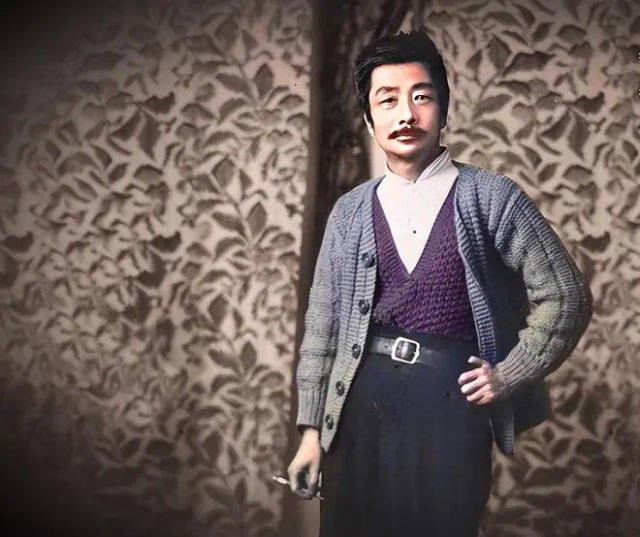 周令飞惊讶鲁迅话题频上热搜 毛背心成文化符号