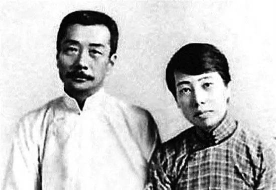 周令飞惊讶鲁迅话题频上热搜 毛背心成文化符号